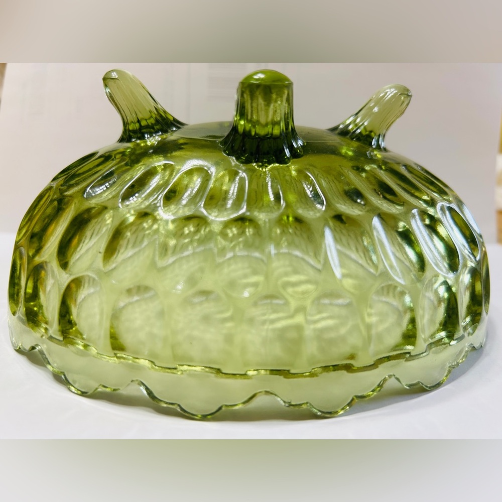 Fenton candy dish, vintage, green thumbprint with scalloped edges, footed. - Picture 3 of 4